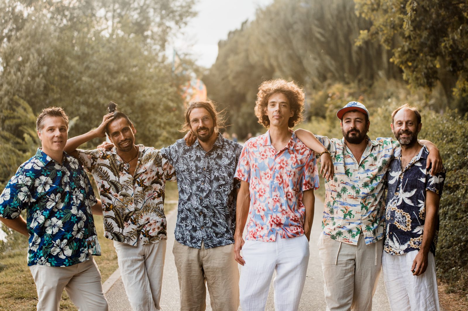 Les six musiciens de La Chimba